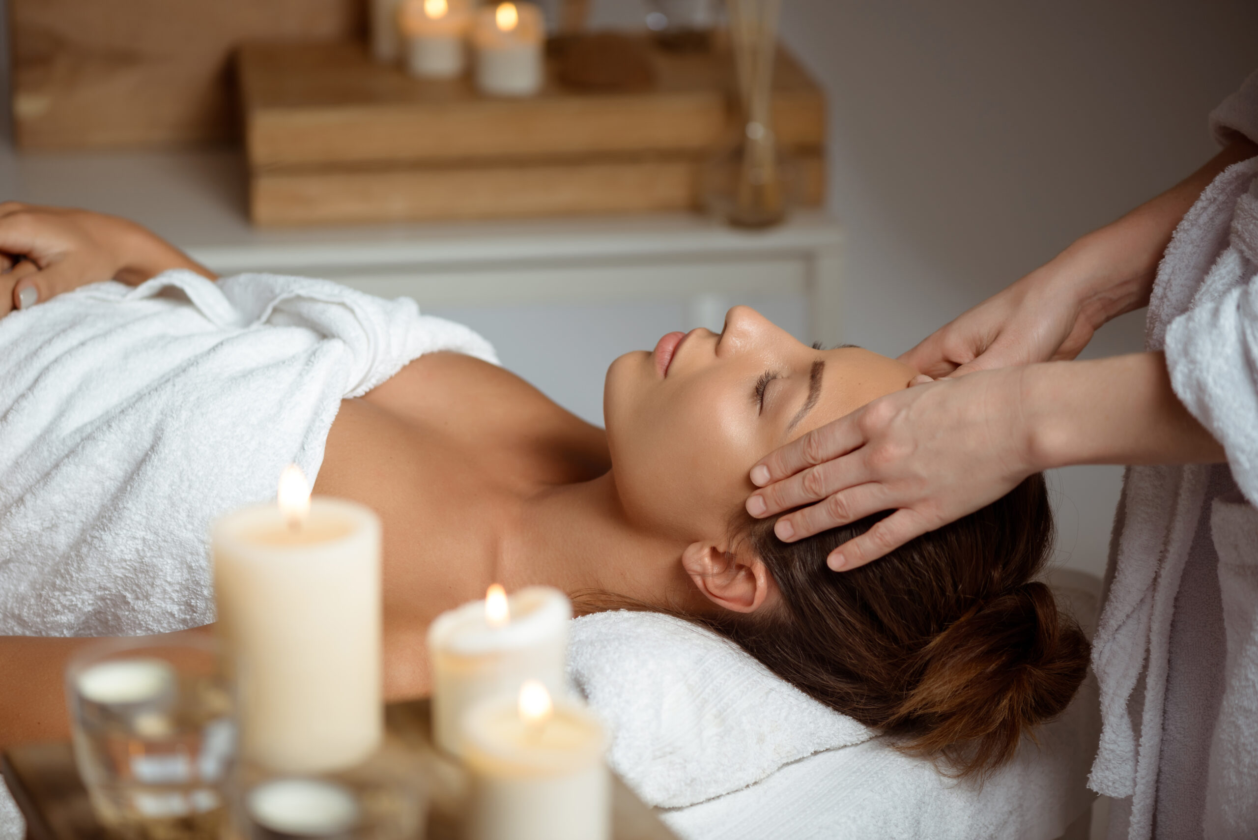 Massagem relaxante corporal e facial